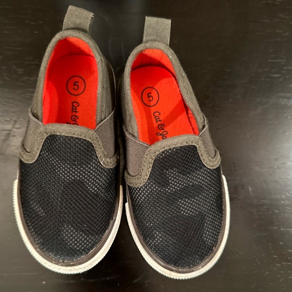 Cat & Jack camo slip-ons 5c - Picture 3 of 5